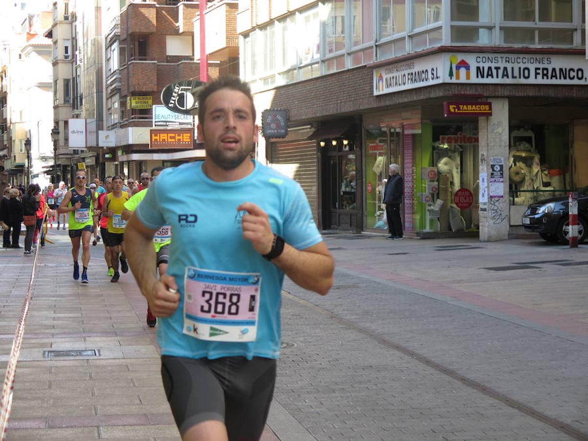 Fotos: La Media Maratón, a su paso por Burgo Nuevo e Independencia