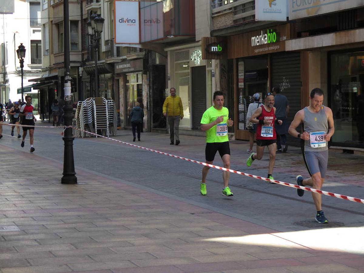 Fotos: La Media Maratón, a su paso por Burgo Nuevo e Independencia