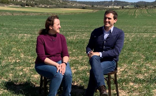 Albert Rivera, presidente de Cs, este lunes en Guadalajara junto a María Ángeles Rosado, candidata al Congreso por esa provincia