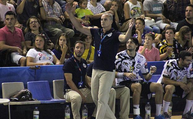 Rafa Guijosa, entrenador del Abanca Ademar.