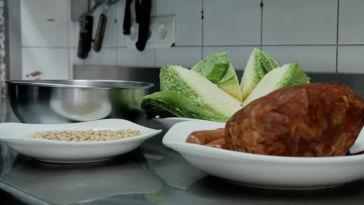 Leonoticias recorre la provincia para descubrir lo que esconden los productos de León avalados con un sello de calidad, en la primera parada conocemos la manzana reineta, la pera conferencia, la castaña, la cereza, el pimiento asado y, como no, el emblema culinario de la comarca bercina