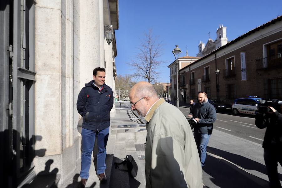 Fotos: Francisco Igea informa sobre su comparecencia ante la Fiscalía