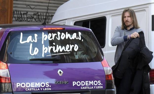 El secretario general de Podemos Castilla y León, Pablo Fernández, presenta la ruta 'Va a llegar la primavera a Castilla y León'.