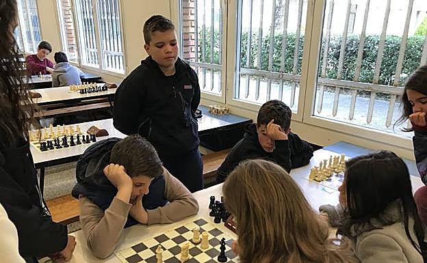 La Virgen coronó a las mejores promesas del Ajedrez Provincial