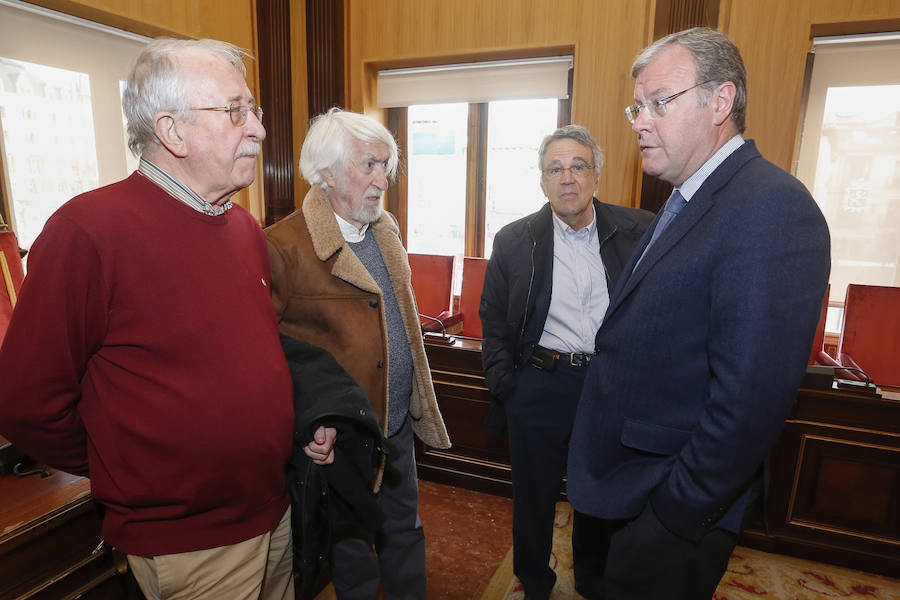 Fotos: Los miembros de la primera corporación municipal de la democracia se han vuelto a reunir con motivo del cuarenta aniversario de las primeras elecciones municipales de la democracia