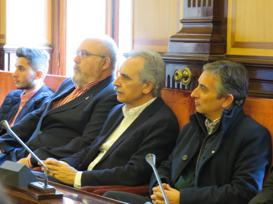 Fotos: Recepción de la plantilla de la Cultural en el Ayuntamiento