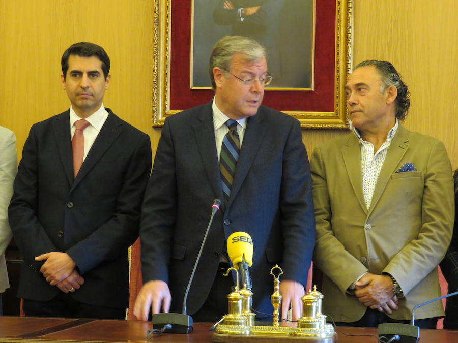 Fotos: Recepción de la plantilla de la Cultural en el Ayuntamiento