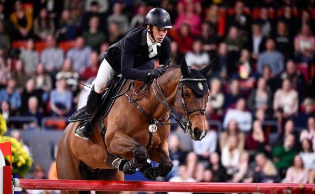 El jinete madrileño Eduardo Álvarez Aznar, durante un salto.