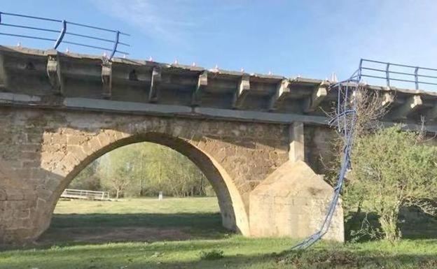 Imagen del estado que presentaba el puente tras el accidente.