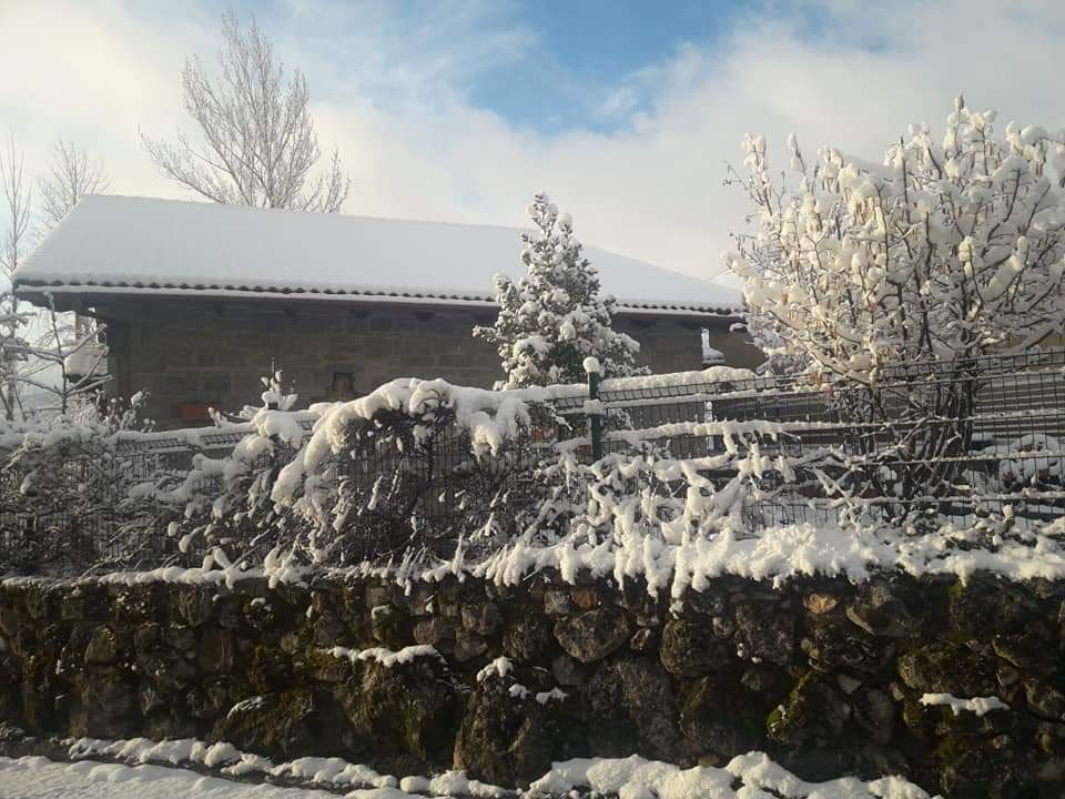 Las estampas invernales se han reproducido en las últimas horas en la provincia de León, en la que la nieve ha regresado a las zonas de montaña