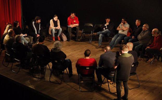 Reunión con los trabajadores mineros.