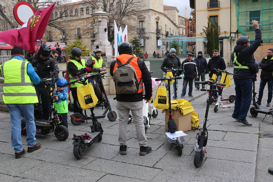 Fotos: Los patinetes eléctricos protestan en León
