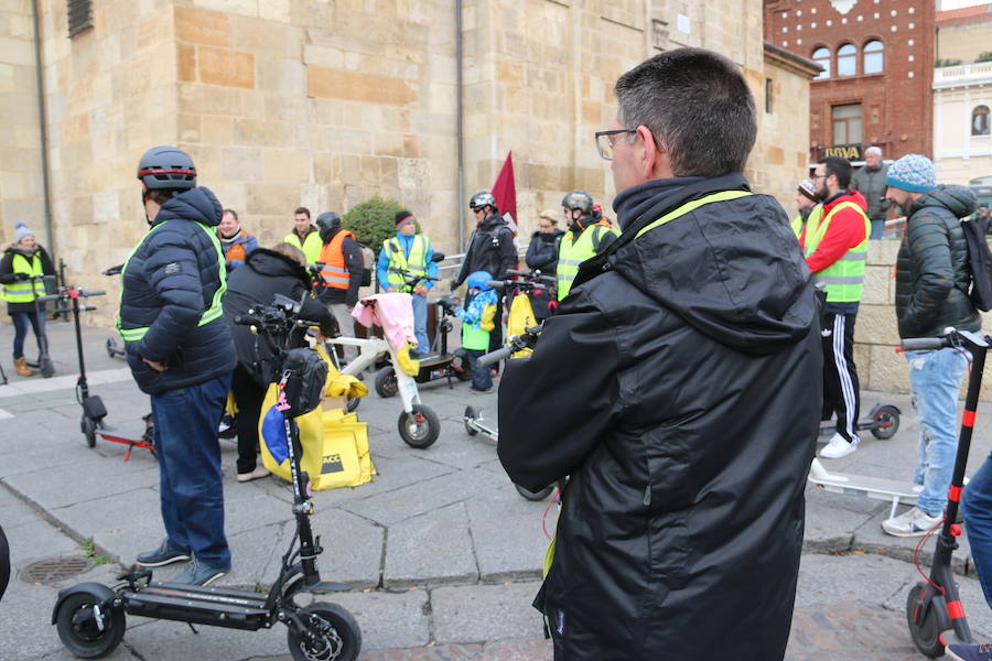 Fotos: Los patinetes eléctricos protestan en León