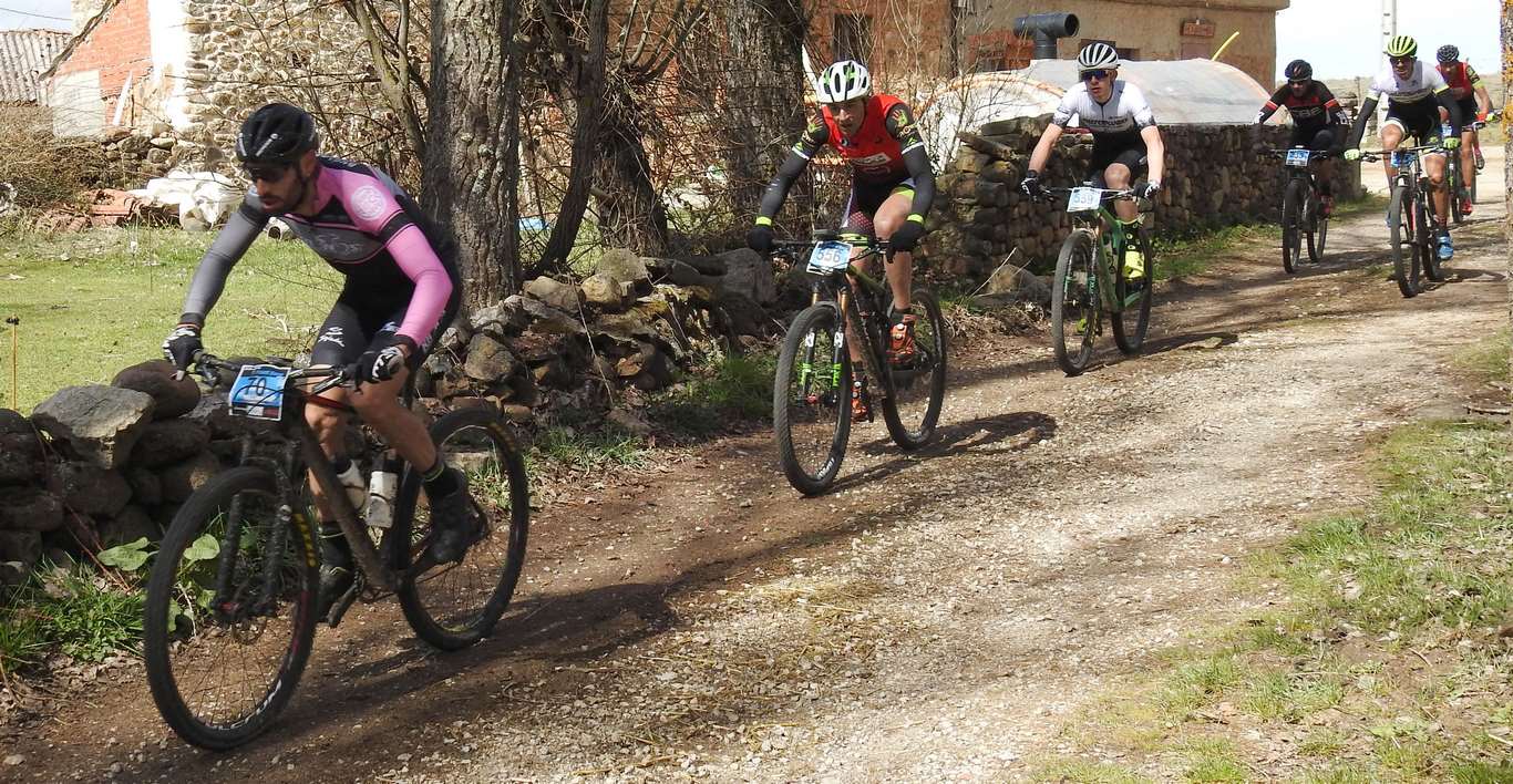 700 corredores se citan en la Power Race 2019 con la presencia de numeroso público y que ha tenido al exprofesional Santiago Blanco Gil como gran protagonista