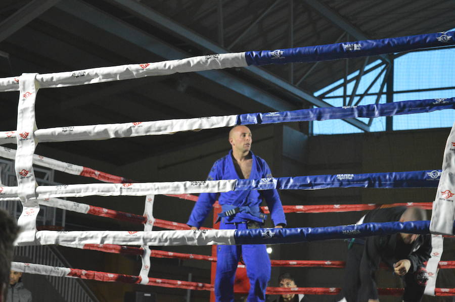 Centenares de personas se reunieron en un evento único y diferente de k 1, muay-thai, brazilian jiu-jítsu y capoeira reflejando el buen momento que vive estos deportes en León.