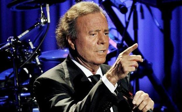 Julio Iglesias.