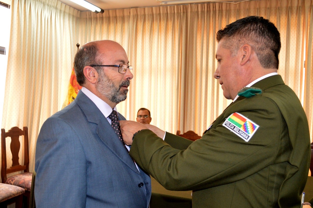 Fotos: El leonés Juan Carlos Villa, condecorado en Bolivia