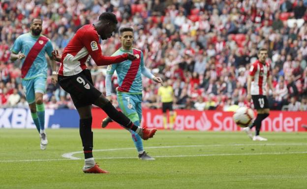 Iñaki Williams, en la acción que abrió el marcador. 