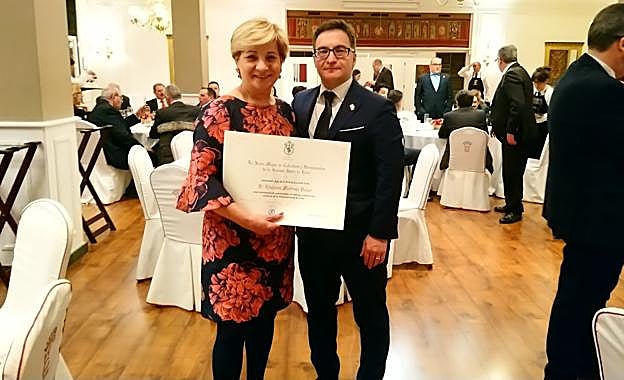 La Junta Mayor de Semana Santa de León reconoce la colaboración de la Mayor Jefe de la Policía Local