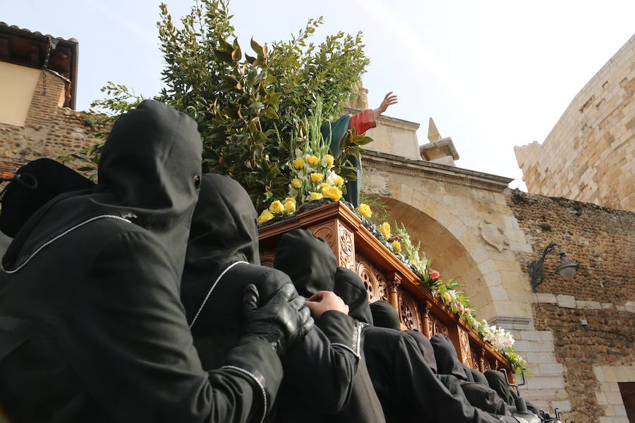 Fotos: Imágenes de la procesión del Cristo del Gran Poder en León
