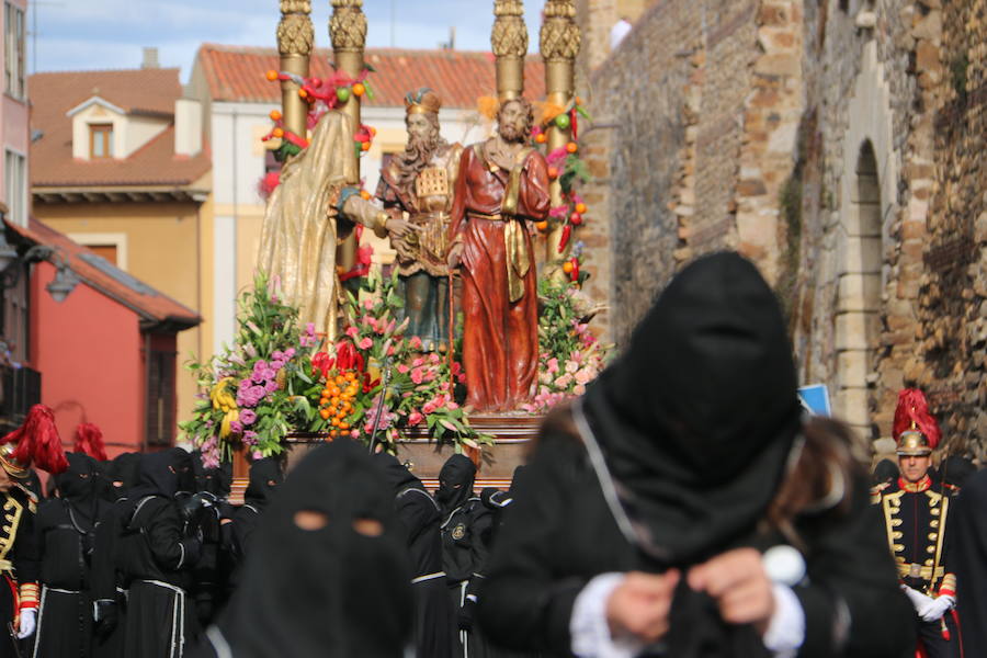 Fotos: Imágenes de la procesión del Cristo del Gran Poder en León
