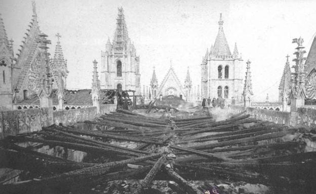 Galería. Incendio en la Catedral de León, en 1966.