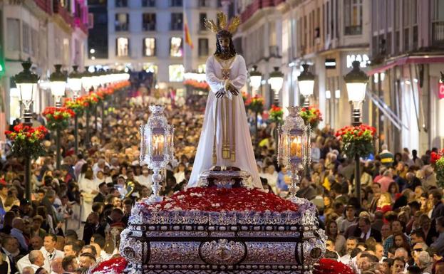 La procesión de Jesús Cautivo por las calles de Málaga durante esta Semana Santa.