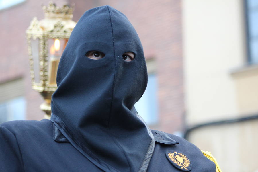 Fotos: Imágenes de la procesión del Dolor de Nuestra Madre