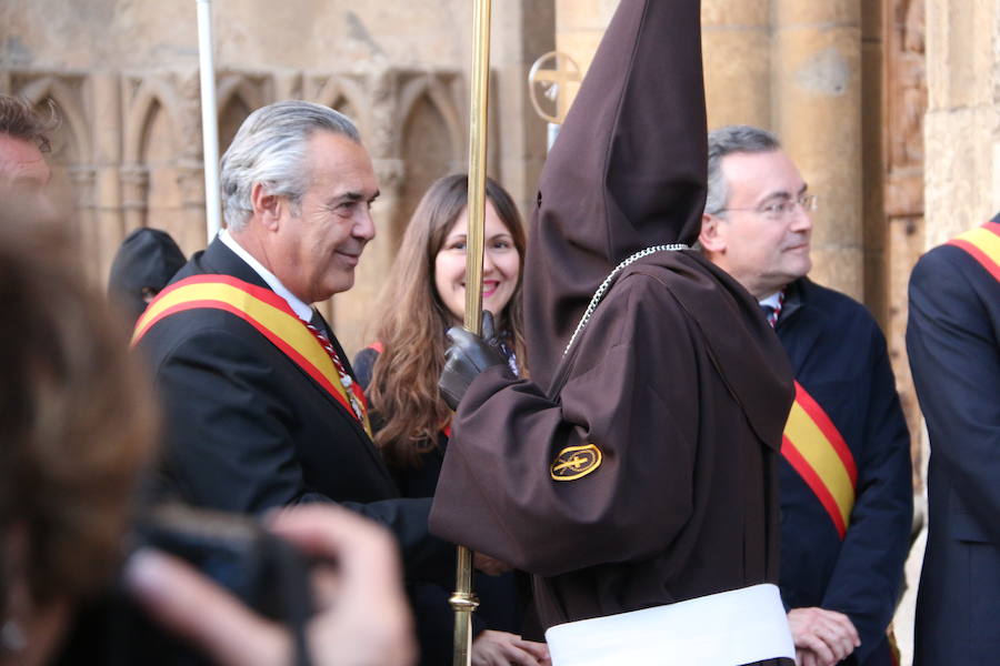 Fotos: Acto del Perdón en la Catedral de León