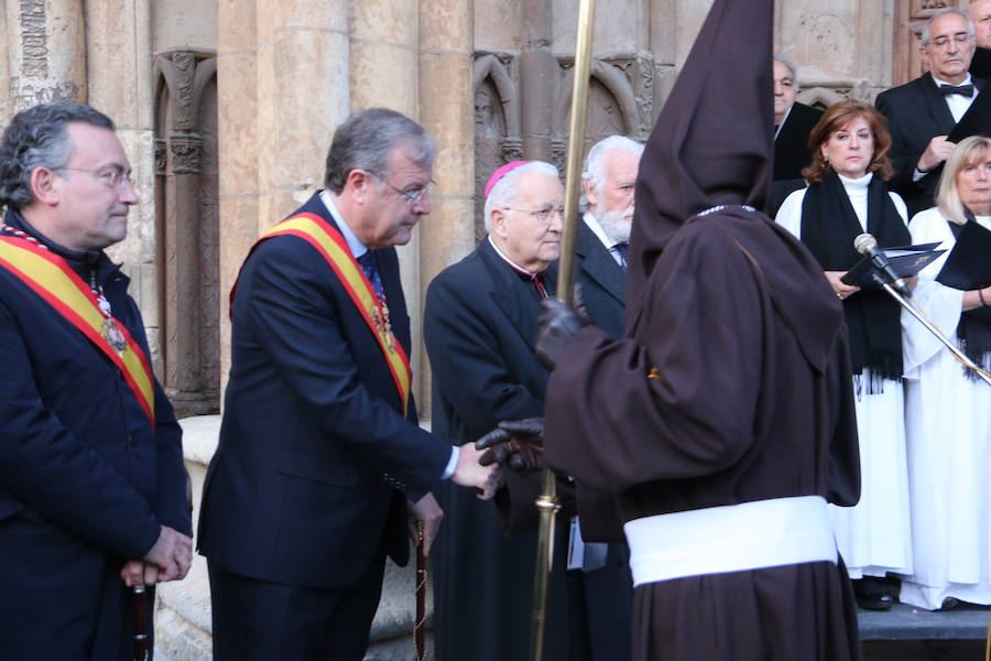 Fotos: Acto del Perdón en la Catedral de León