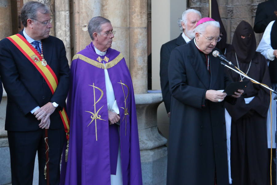 Fotos: Acto del Perdón en la Catedral de León