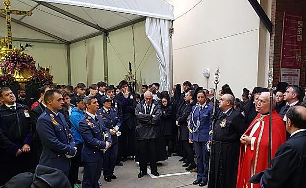 El tiempo impide procesionar a la Virgen de la Amargura