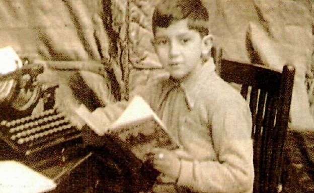 1936. El niño Manuel Alcántara en el colegio de San Agustín. 