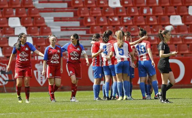 Las jugadoras del Sporting celebran uno de los cinco goles de Irene Martínez.