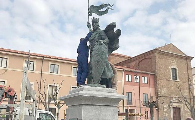 Galería. Instalación de la estatua.