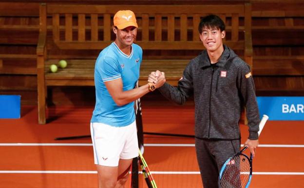 Nadal, junto a Nishikori en un acto promocional del Trofeo Conde de Godó. 