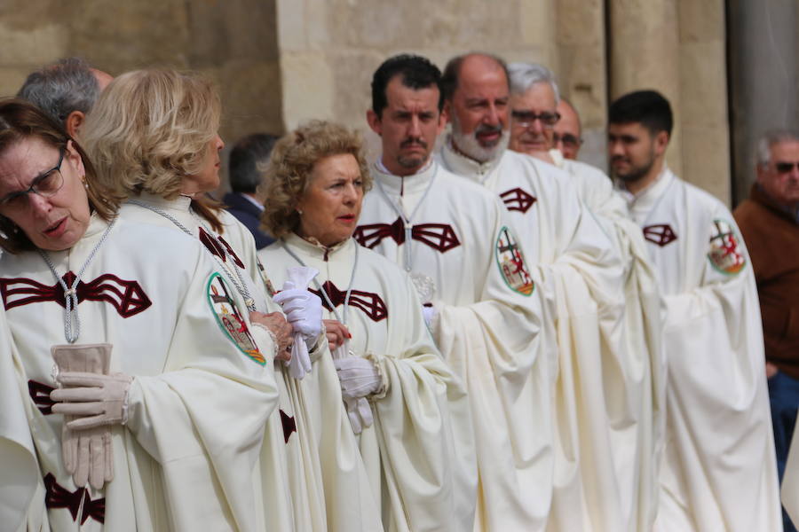 Acto de inauguración de la estatua en honor a Alfonso IX, rey de León entre 1188 y 1230 y que promulgó los Decreta, primer texto documental del sistema parlamentario europeo, en el que dio voz y voto al pueblo llano, así como al clero y la nobleza