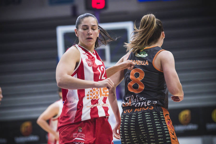 Fotos: Las imágenes del partido entre el Almería 64-58 Patatas Hijolusa