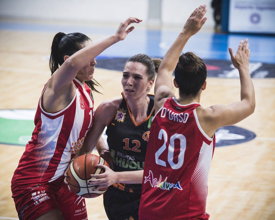 Fotos: Las imágenes del partido entre el Almería 64-58 Patatas Hijolusa