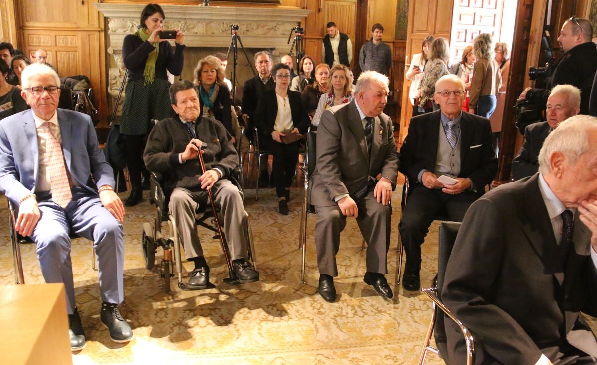 Fotos: Recuerdo a los primeros diputados provinciales de la democracia