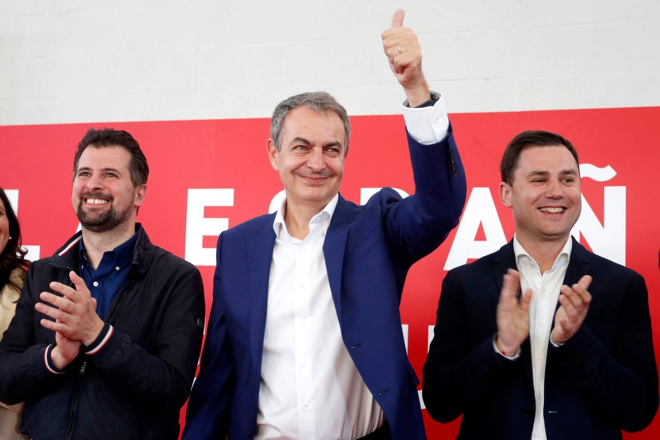 El expresidente del Gobierno José Luis Rodríguez Zapatero participa en el cierre de campaña del PSOE de Castilla y León en la capital leonesa. Junto a él, el cabeza de lista al Congreso, Javier Alfonso Cendón y el candidato a la presidencia de la Junta, Luis Tudanca