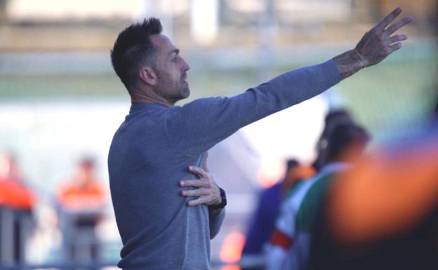 José Manuel Aira, durante el partido ante el Guijuelo.