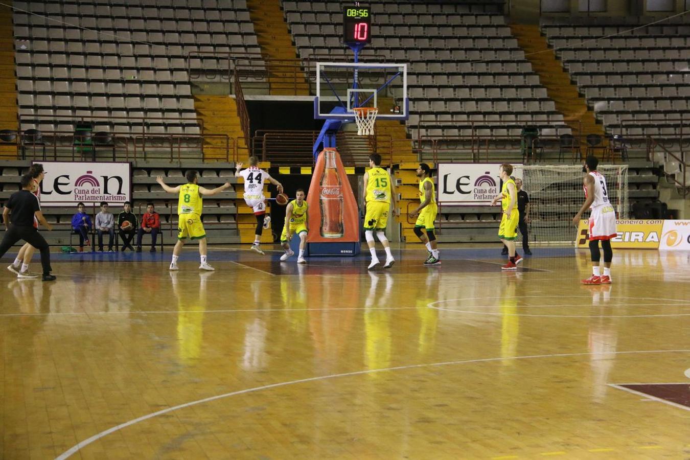 Fotos: Las imágenes del partido entre Basket León y Basket Gijón