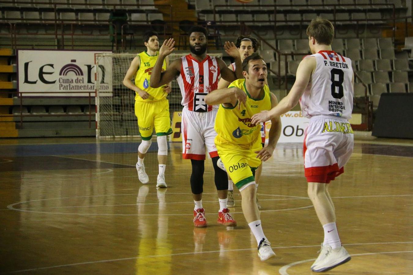 Fotos: Las imágenes del partido entre Basket León y Basket Gijón