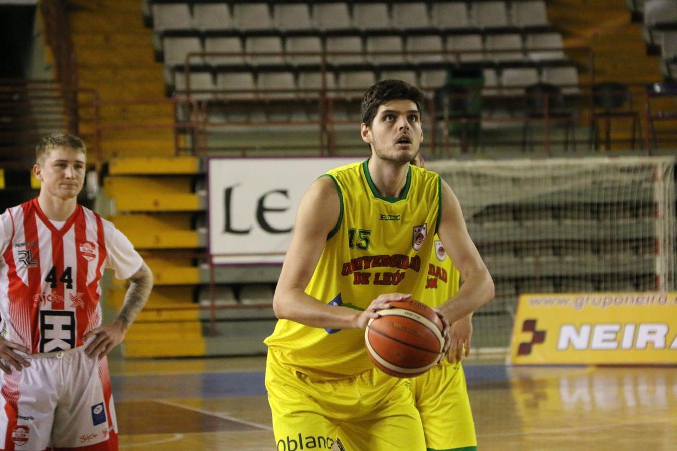 Fotos: Las imágenes del partido entre Basket León y Basket Gijón