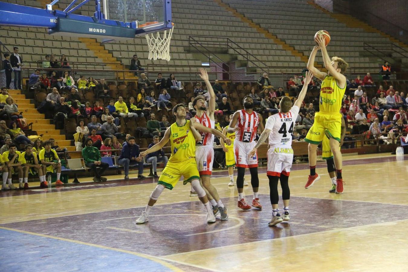 Fotos: Las imágenes del partido entre Basket León y Basket Gijón