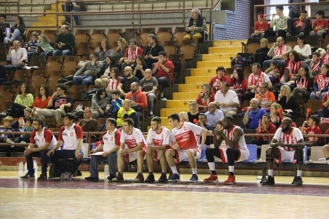 Fotos: Las imágenes del partido entre Basket León y Basket Gijón