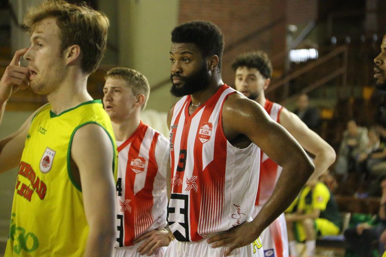 Fotos: Las imágenes del partido entre Basket León y Basket Gijón