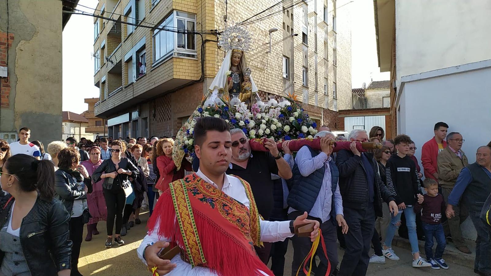 Fotos: La Virgen del Arrabal por las calles de Laguna de Negrillos