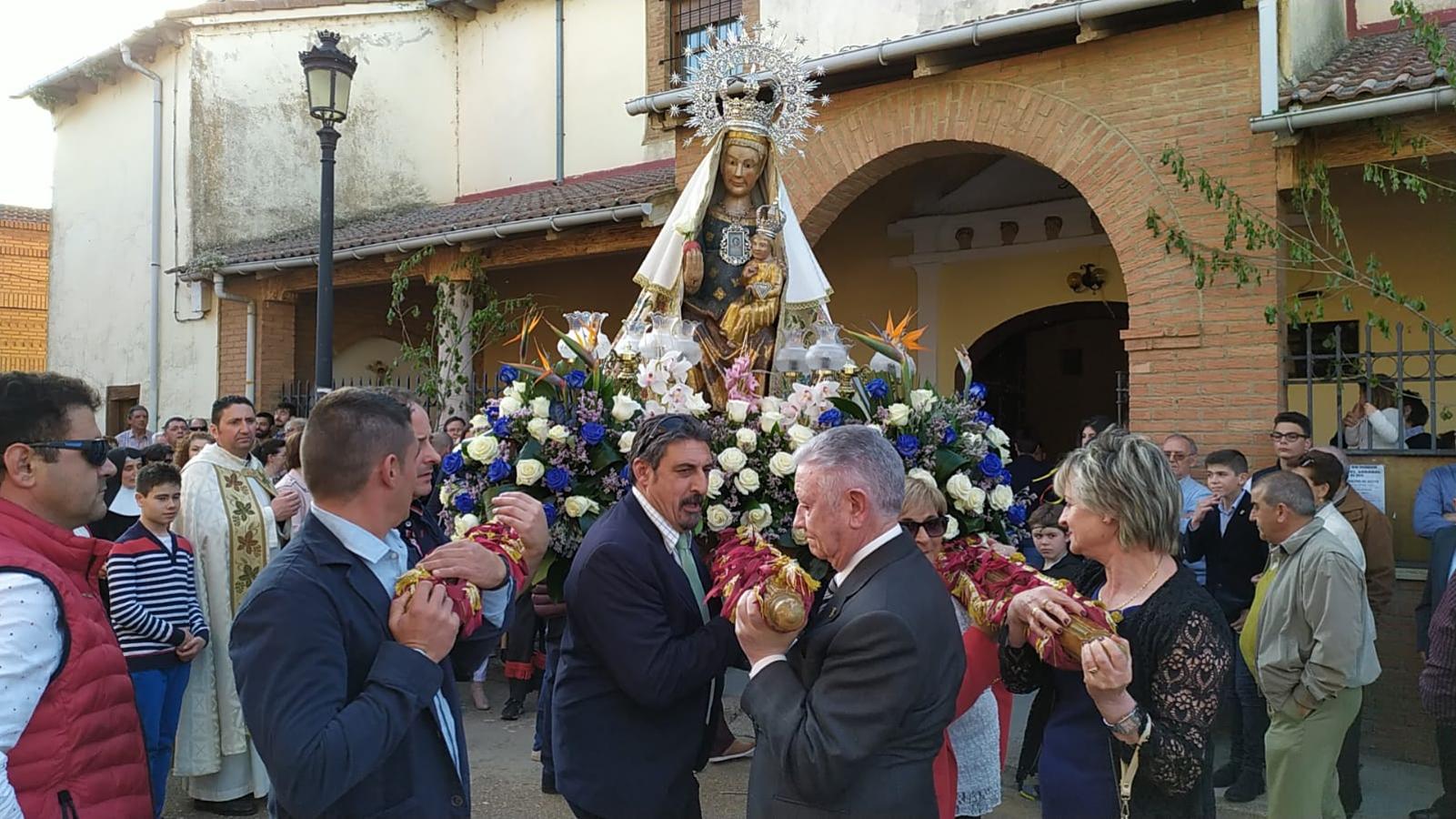 Fotos: La Virgen del Arrabal por las calles de Laguna de Negrillos